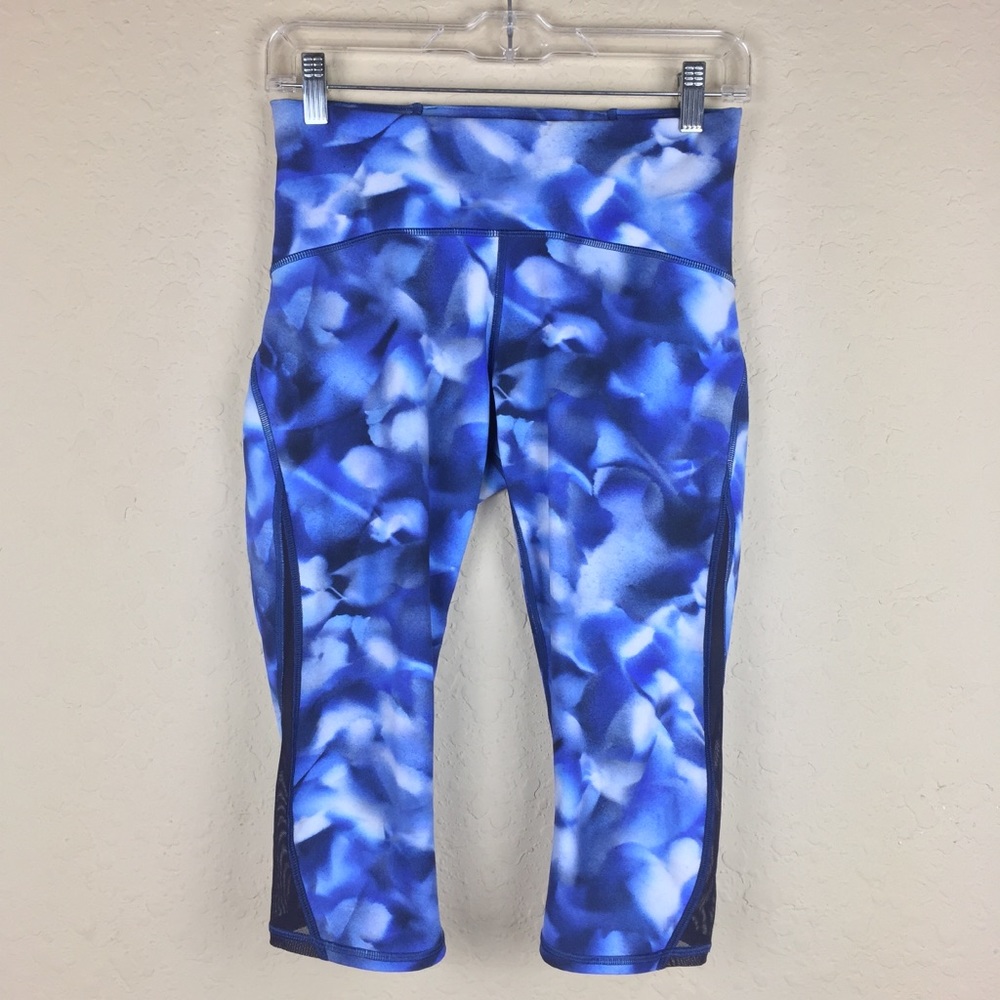 Lululemon Crop blue white leggings 6